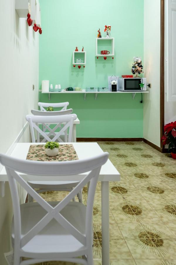 Trecuori Bed & Breakfast เนเปิลส์ ภายนอก รูปภาพ
